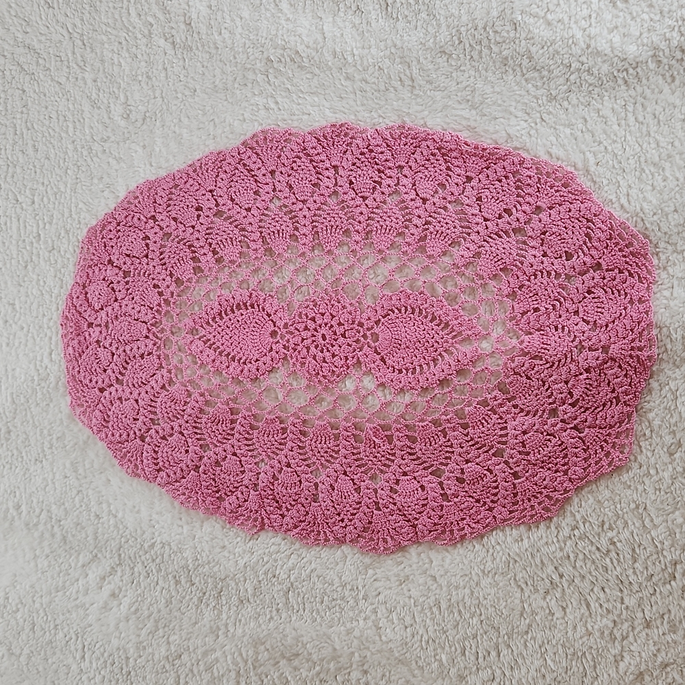 COTTAGECORE, GRANNYCORE, Intricate vintage pink doily 21" x 14"